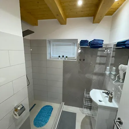 Vizituender Pihenopark Újhartyán