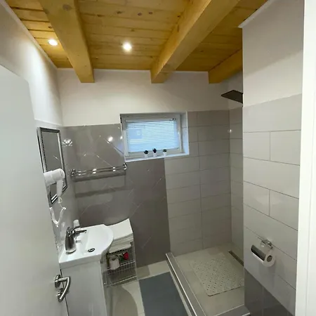 Vizituender Pihenopark דירה *